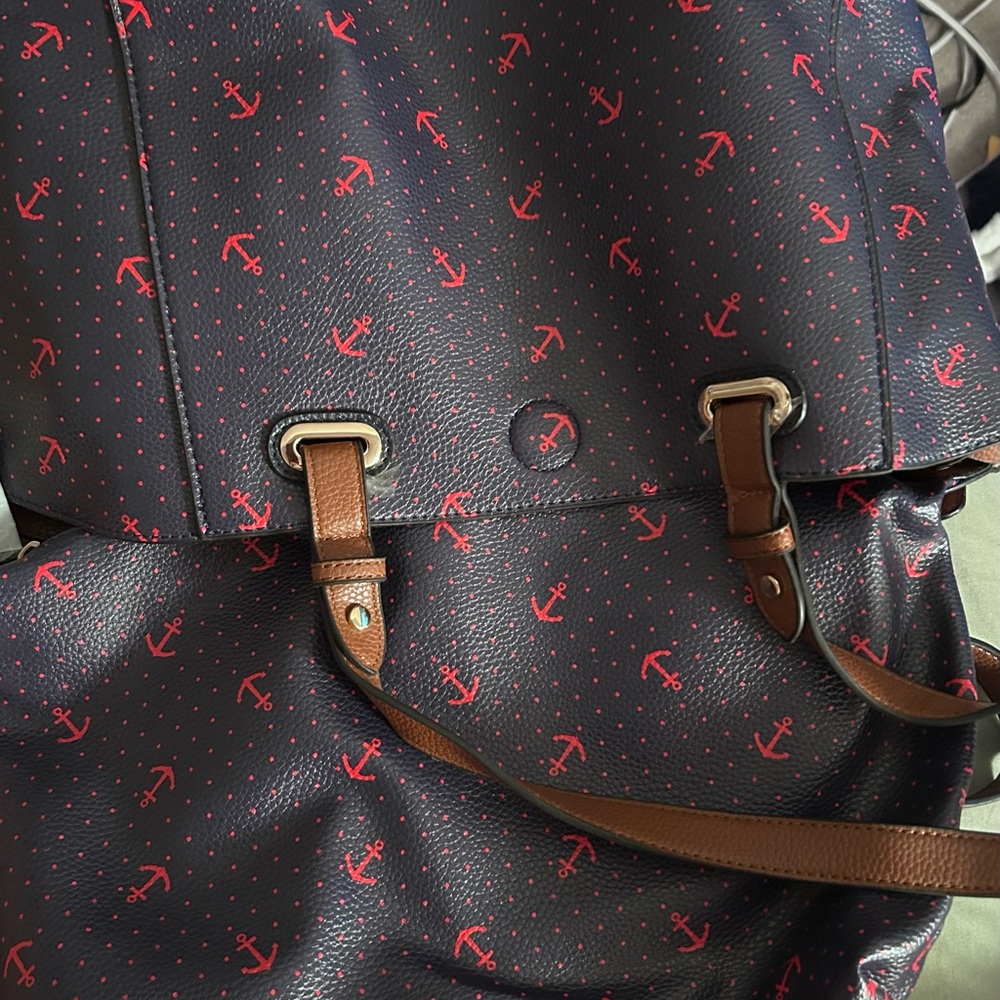 GH BASS & co anchor tote with additional removable bag and wristlet.  Not used - Picture 4 of 6